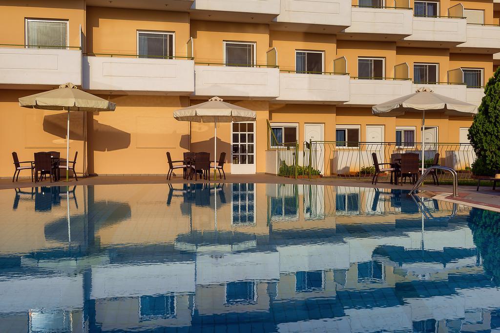 Hotel Fotini Каламата Екстериор снимка