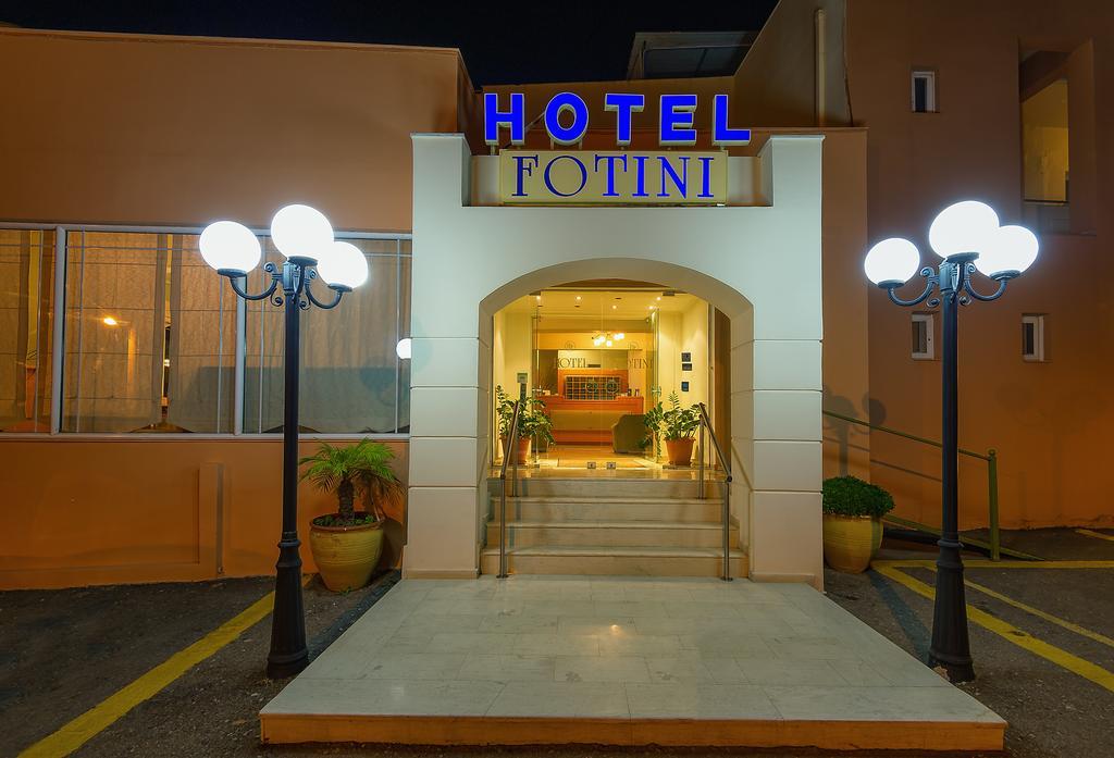 Hotel Fotini Каламата Екстериор снимка