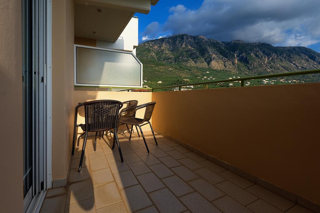 Hotel Fotini Каламата Стая снимка