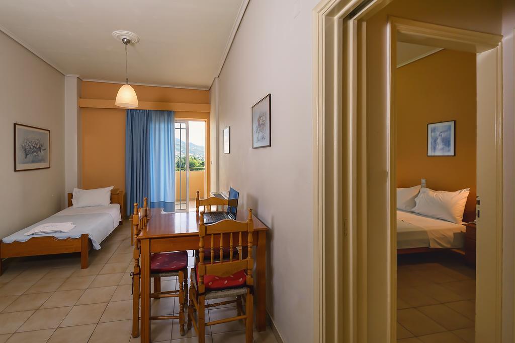 Hotel Fotini Каламата Стая снимка