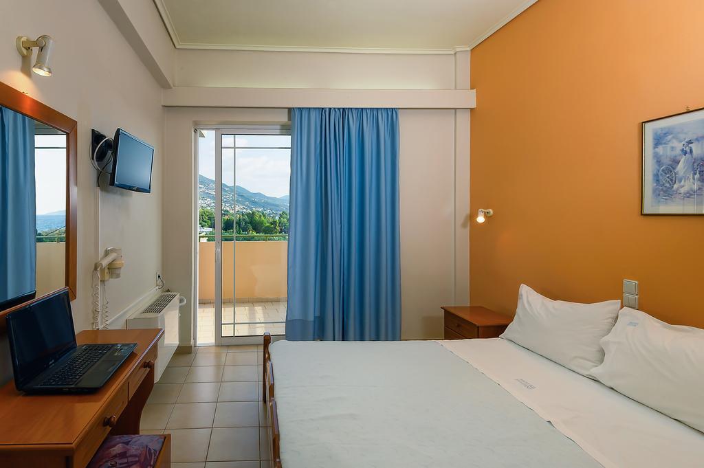 Hotel Fotini Каламата Стая снимка