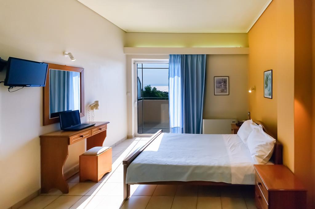 Hotel Fotini Каламата Стая снимка