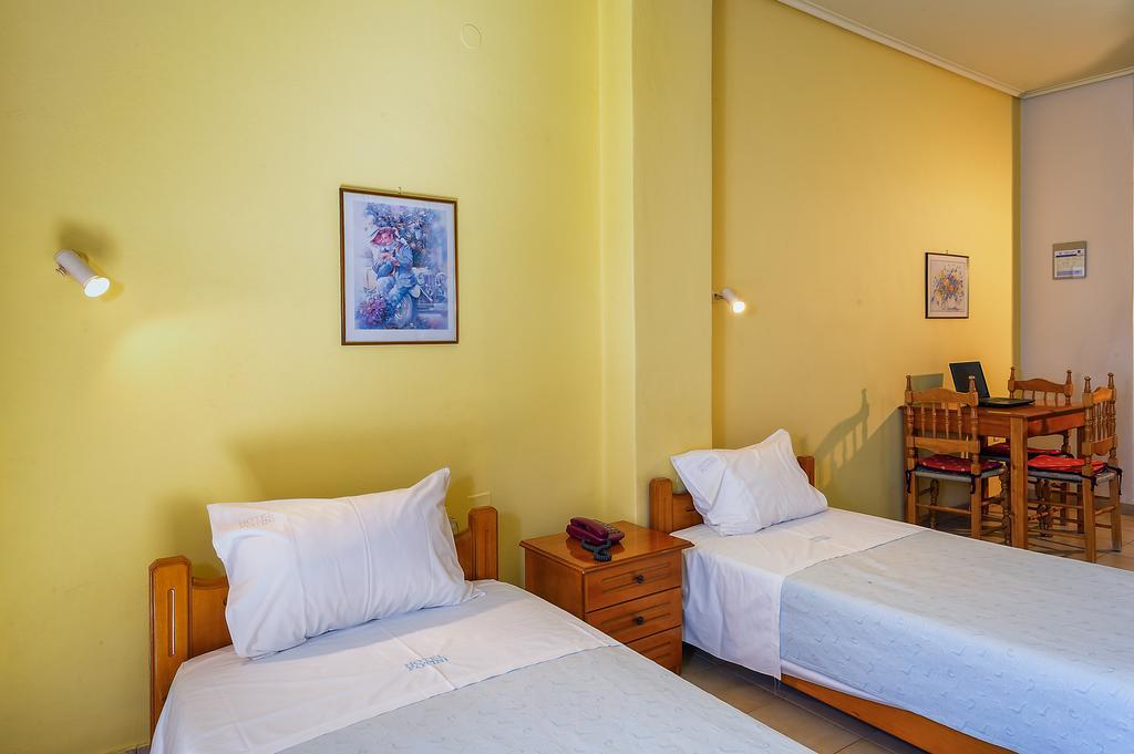 Hotel Fotini Каламата Стая снимка