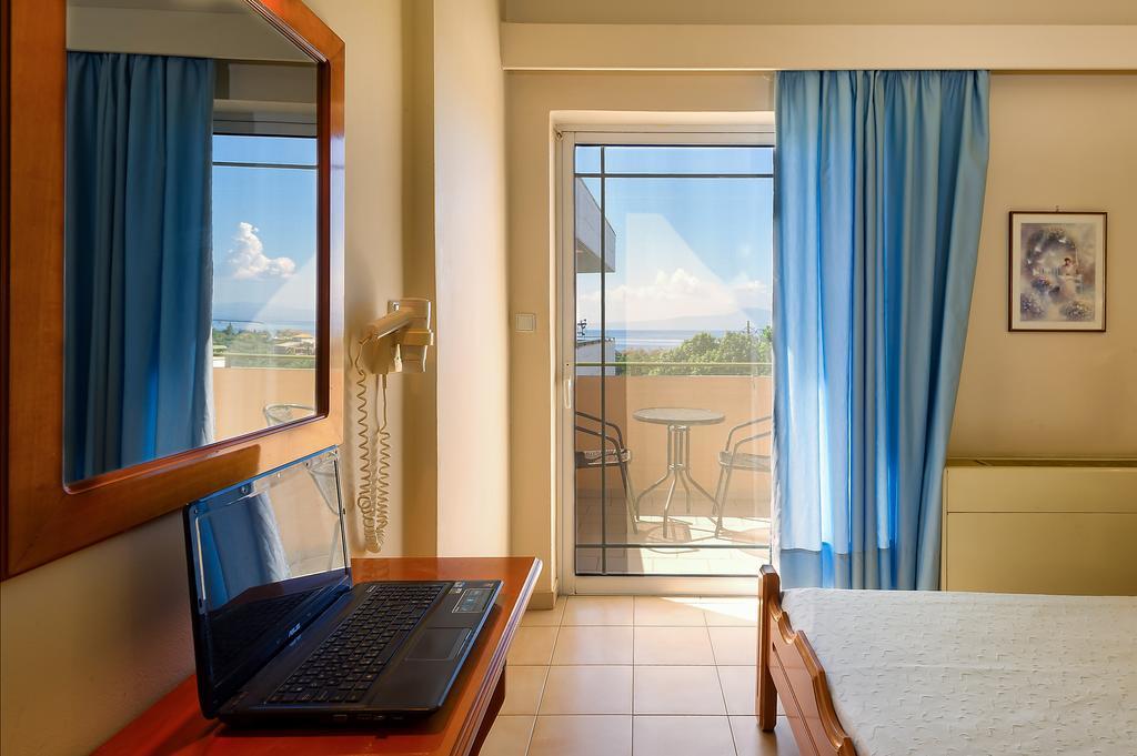 Hotel Fotini Каламата Стая снимка