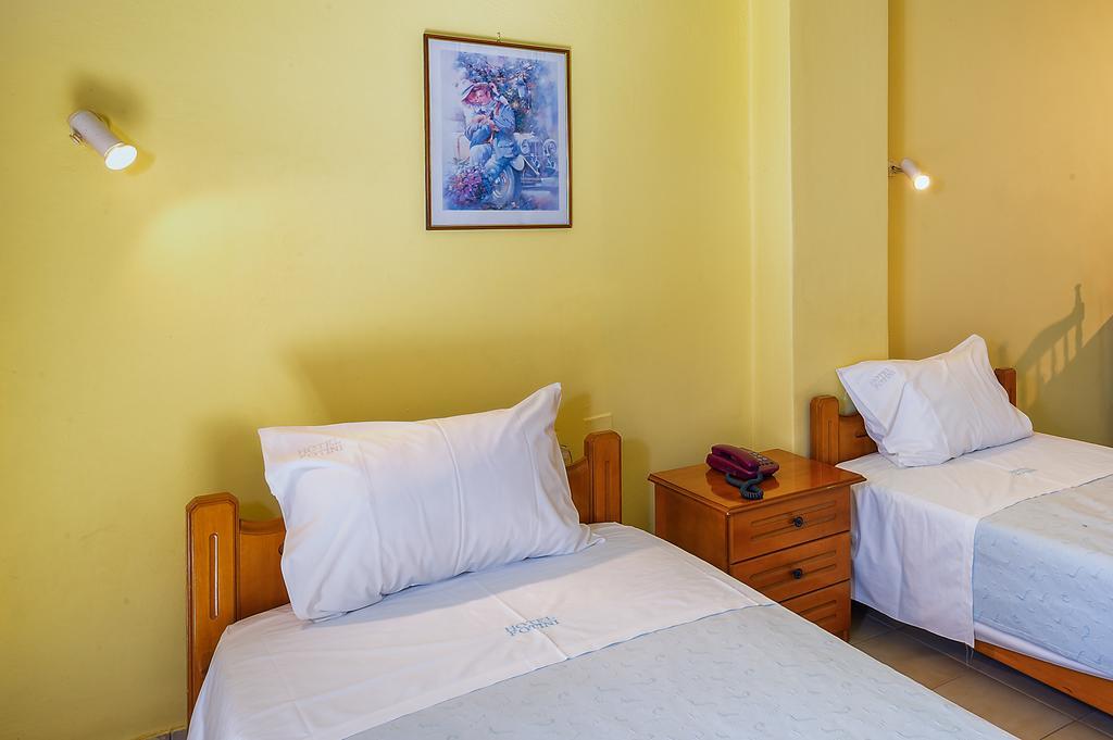 Hotel Fotini Каламата Стая снимка